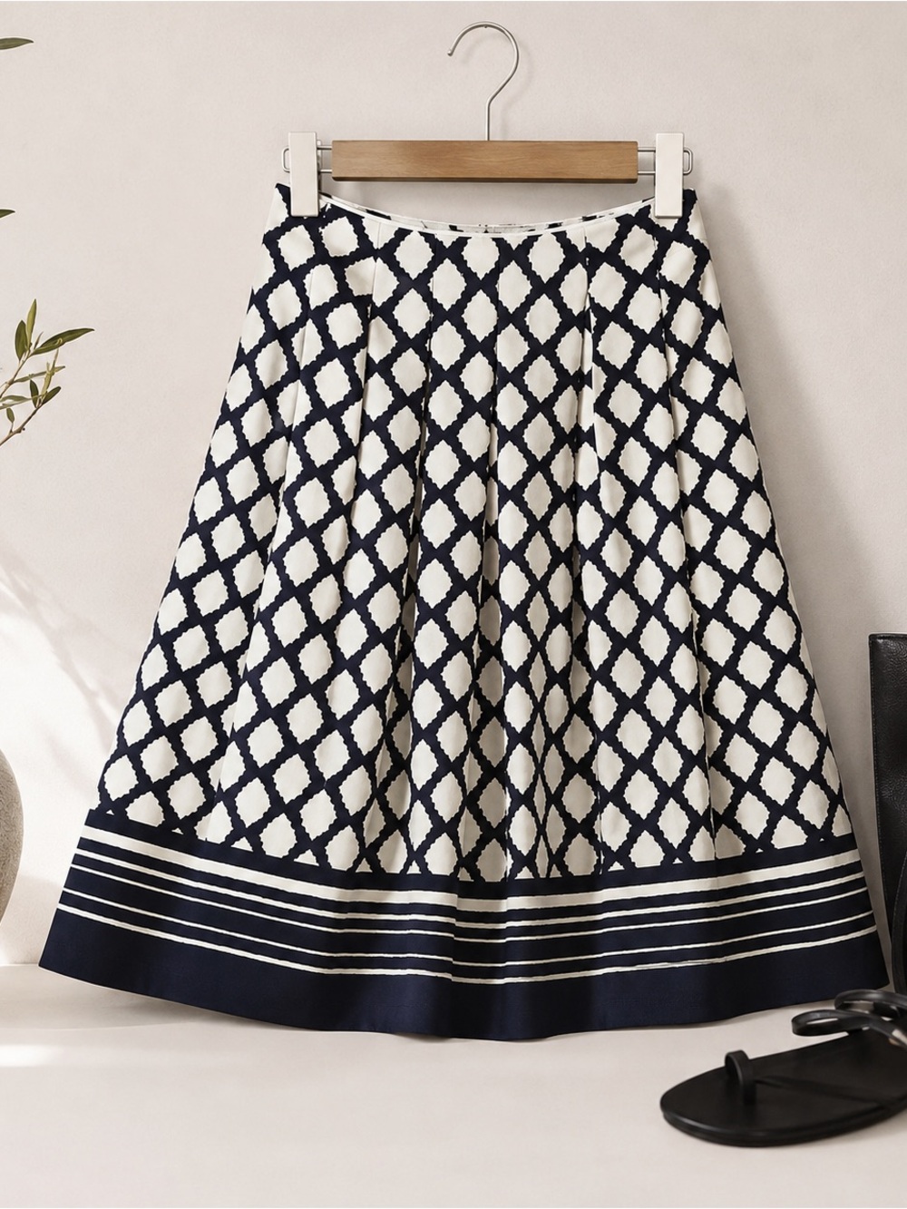 Liz Claiborne 100% Silk A-Line Midi Skirt Navy Ivory Geometric Print Size 10